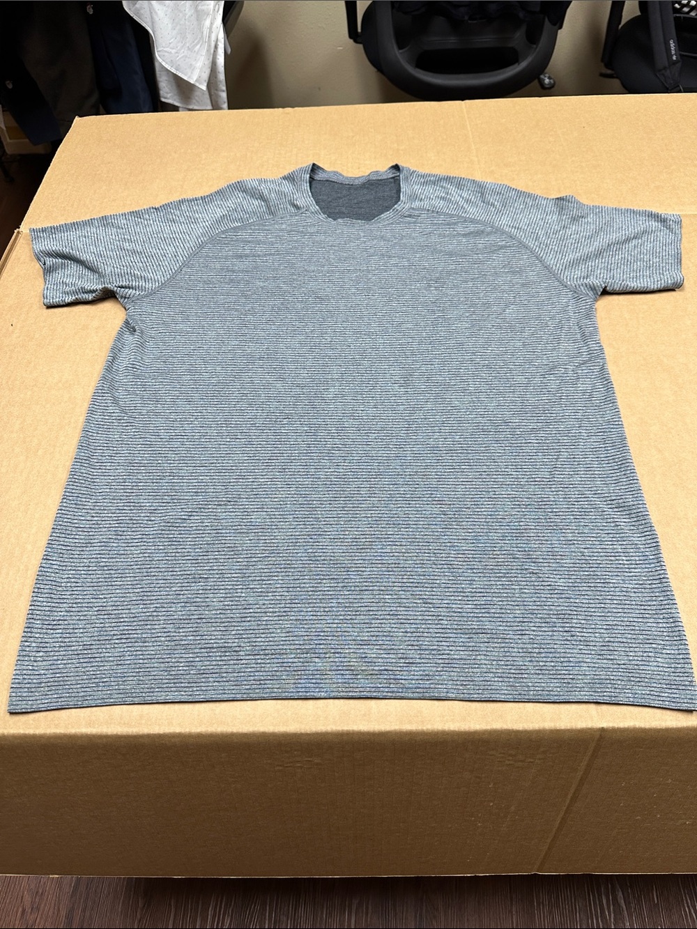 #157, Men's size L, lululemon athletica Short Sleeve Crew in Heather Gray Stripe